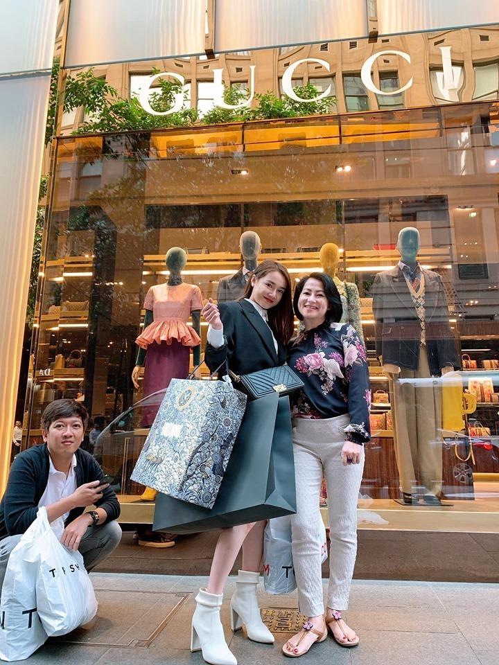 Nhã Phương vụng khoản chăm chồng, mua quần áo toàn sai cỡ-4