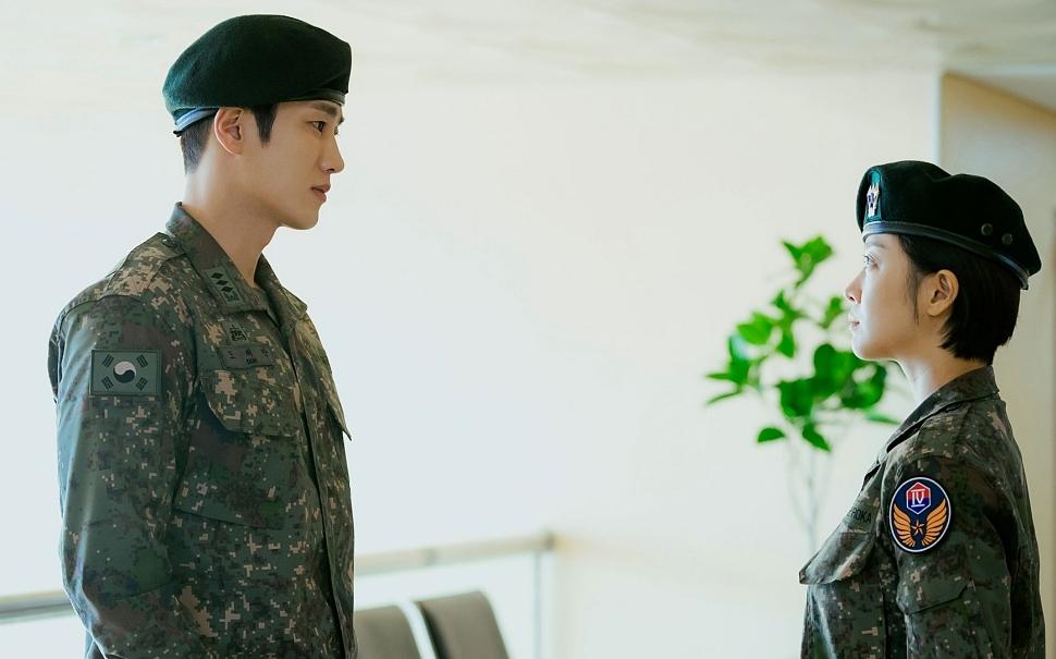 Bạn gái hồ ly Jo Bo Ah cặp kè nam phụ Tầng Lớp Itaewon Ahn Bo Hyun-5