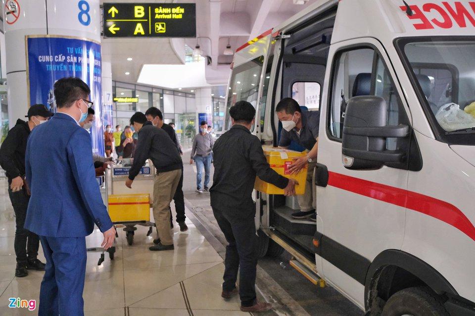 Tro cốt ba người trong một gia đình vụ lật cano được đưa về Hà Nội-1