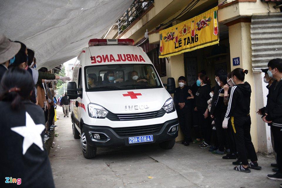 Tro cốt ba người trong một gia đình vụ lật cano được đưa về Hà Nội-2