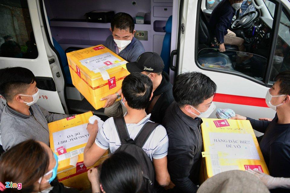 Tro cốt ba người trong một gia đình vụ lật cano được đưa về Hà Nội-3