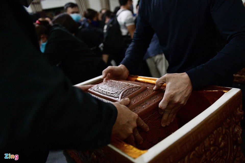 Tro cốt ba người trong một gia đình vụ lật cano được đưa về Hà Nội-6