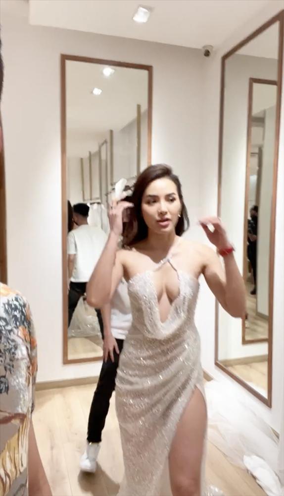 Váy cưới của Phương Trinh Jolie đã là gì, nhiều mỹ nhân còn hở hơn!-3