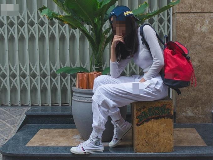 Hiền Thục nhận chê bai vì mặc áo dài lạc quẻ-13