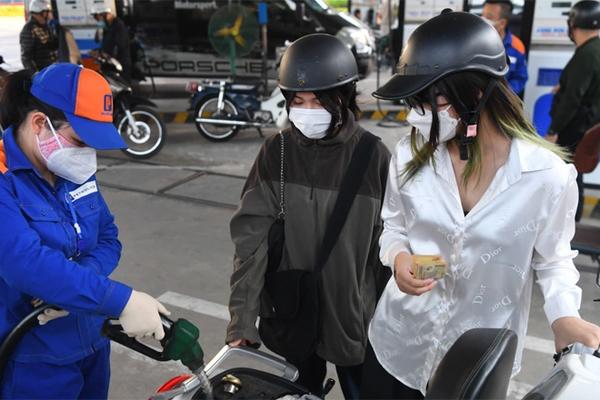 Giá xăng có thể chạm mốc 30.000 đồng/lít?-2