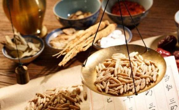 Dưới đáy giường có ba thứ, gia đình nát tan, ba thứ đó là gì?-4