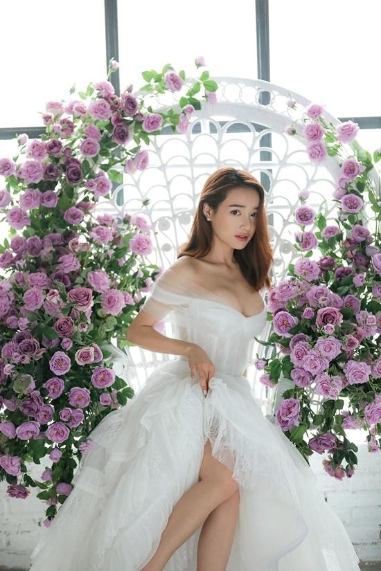 Váy cưới của Phương Trinh Jolie đã là gì, nhiều mỹ nhân còn hở hơn!-9