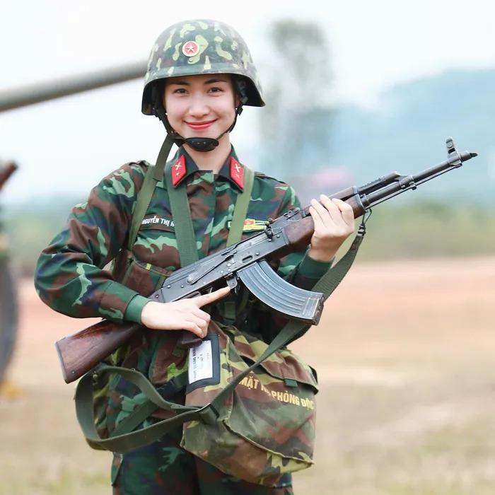 Bóc trần mặt mộc mỹ nhân Việt khi tham gia Sao Nhập Ngũ-2