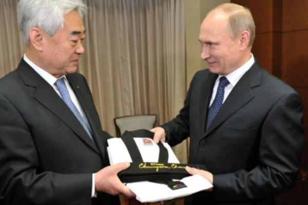 Tổng thống Nga bị tước đai đen Taekwondo-1