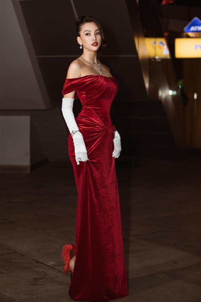 Hoa hậu Tiểu Vy xuất hiện lạ lẫm, dân mạng réo Trang Nemo-11