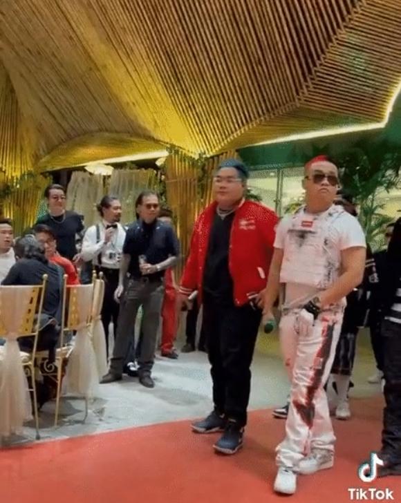 Blacka ngông nghênh dẫn học trò Wowy đi diễn live-1