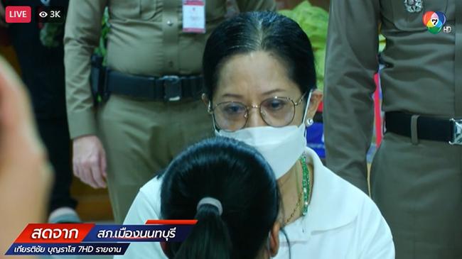 2 đại gia trên tàu cùng Tangmo quỳ sụp xin lỗi mẹ nữ diễn viên-4