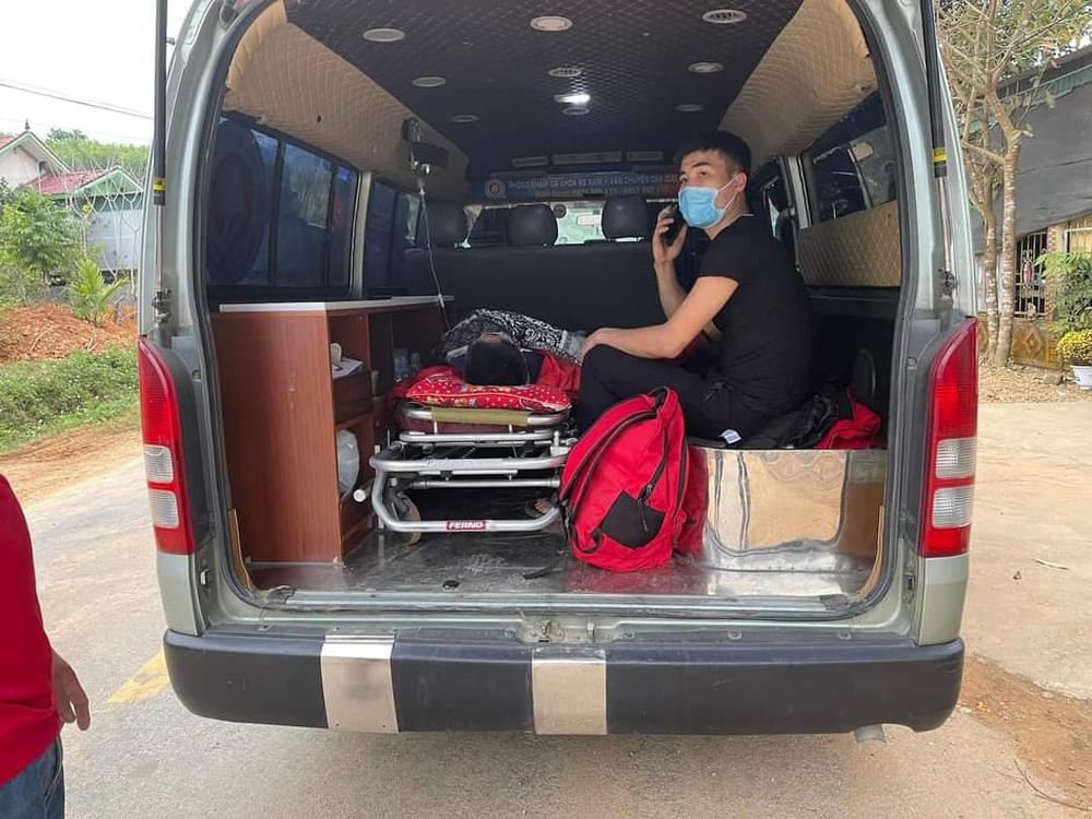 Chiếc xà beng sắt dài hơn 1 mét đâm xuyên ngực người đàn ông-2