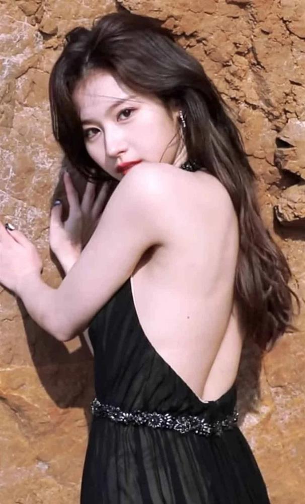 So kè những tấm lưng trần cực phẩm của mỹ nhân Hàn-9