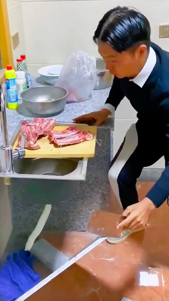 Thanh niên dựng clip thảm hoạ nấu nướng, ai dè toang luôn cái bếp-3