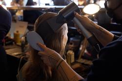 New York Fashion Week 2022: Bí mật phía sau những kiểu tóc ‘quyền lực’