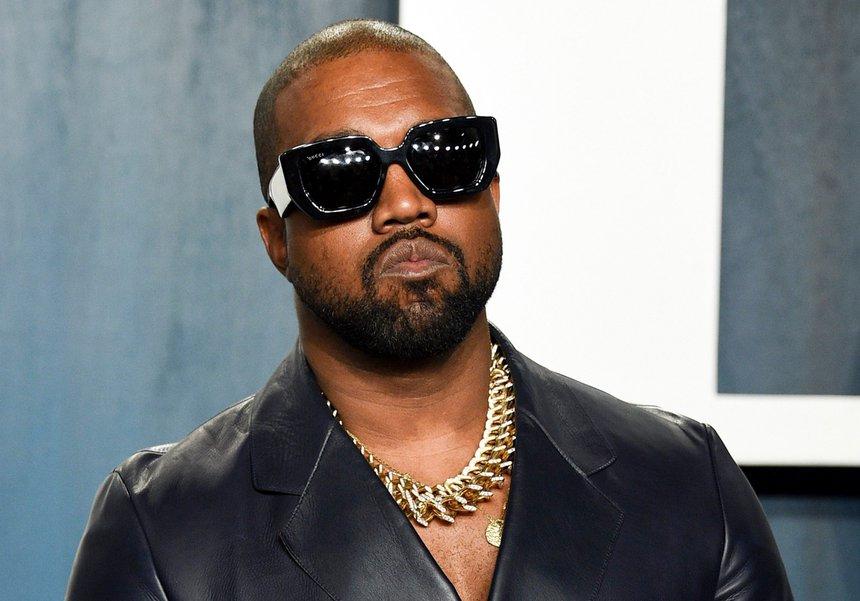 Đứng vị trí thứ hai là Kanye West. Điều tiếng đời tư không ngăn cản con đường làm giàu của sao Donda, ngược lại càng khiến anh thăng hoa trong sự nghiệp. Tạp chí Mỹ ước tính West bỏ túi 250 triệu USD nhờ đế chế giày Yeezy cùng với tiền bản quyền âm nhạc. Theo Celebrity Networth, nếu tính tổng tài sản, anh sở hữu 1,8 tỷ USD, hơn cả Jay-Z.