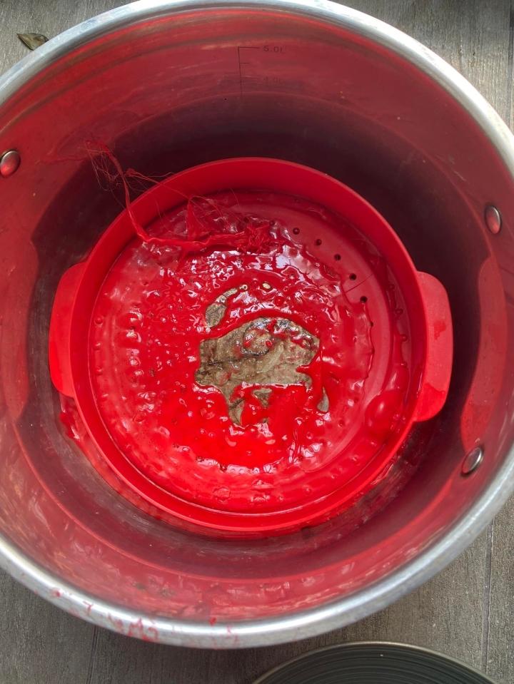 Nấu ăn tẩm bổ hậu Covid, cô nàng ngáo ngơ phá tan chiếc nồi-2