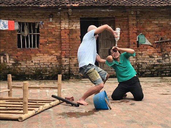 Loạt vai phụ át vía nhân vật chính: Doãn Quốc Đam gánh còng lưng-2