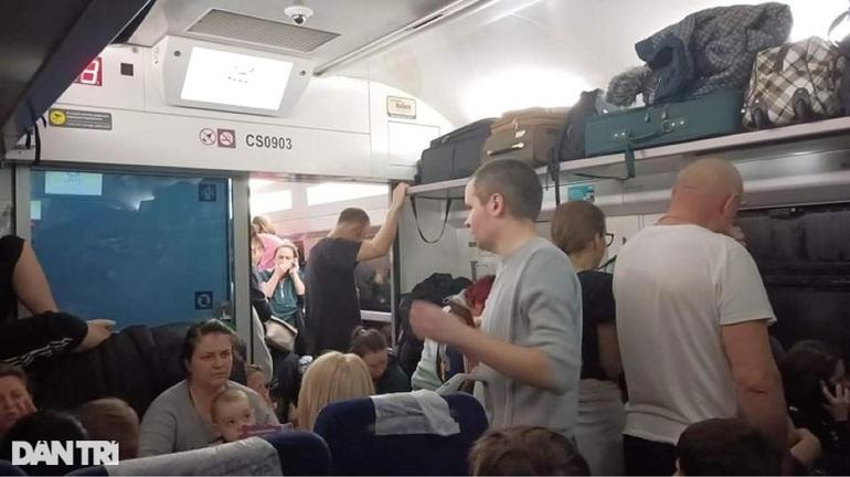 Người Việt trên chuyến tàu chật như nêm rời điểm nóng chiến sự Ukraine-2