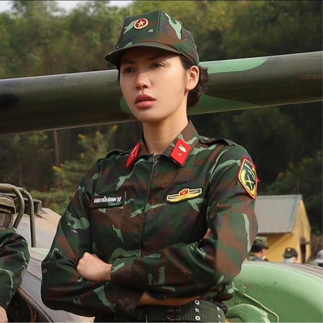 Chân dài đình đám Vbiz 3 lần xỉu ngang, khán giả hết hồn hết vía-4