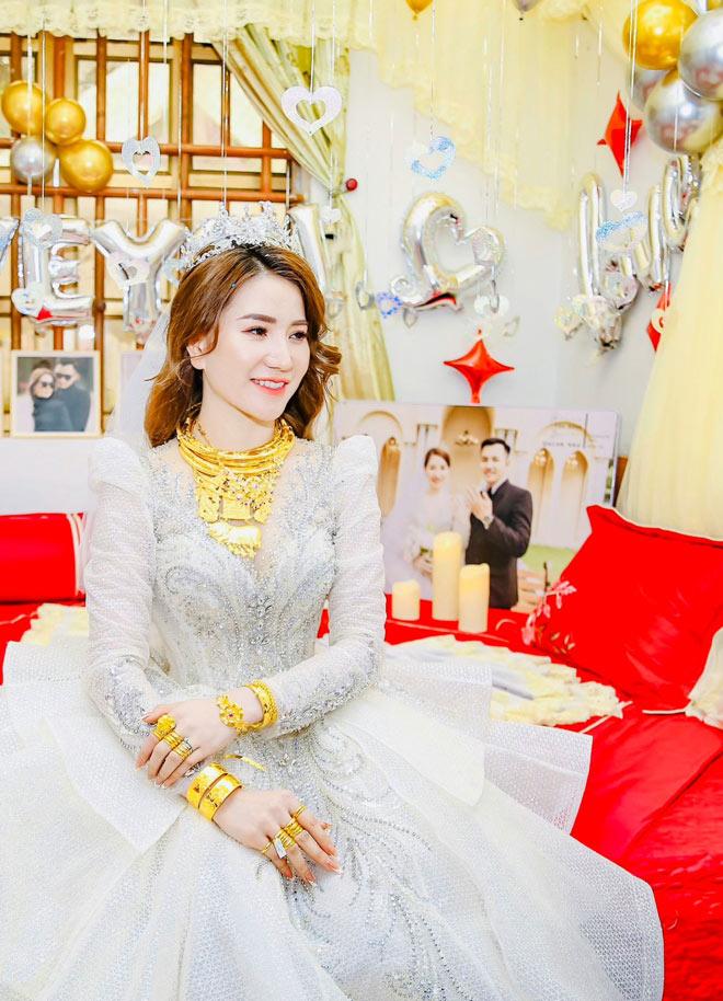 Cô dâu Thanh Hóa gây choáng đeo 28 cây vàng trong đám cưới - 2sao