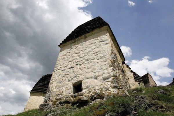 Ngôi làng được mệnh danh thành phố của người chết, đi dễ khó về-4