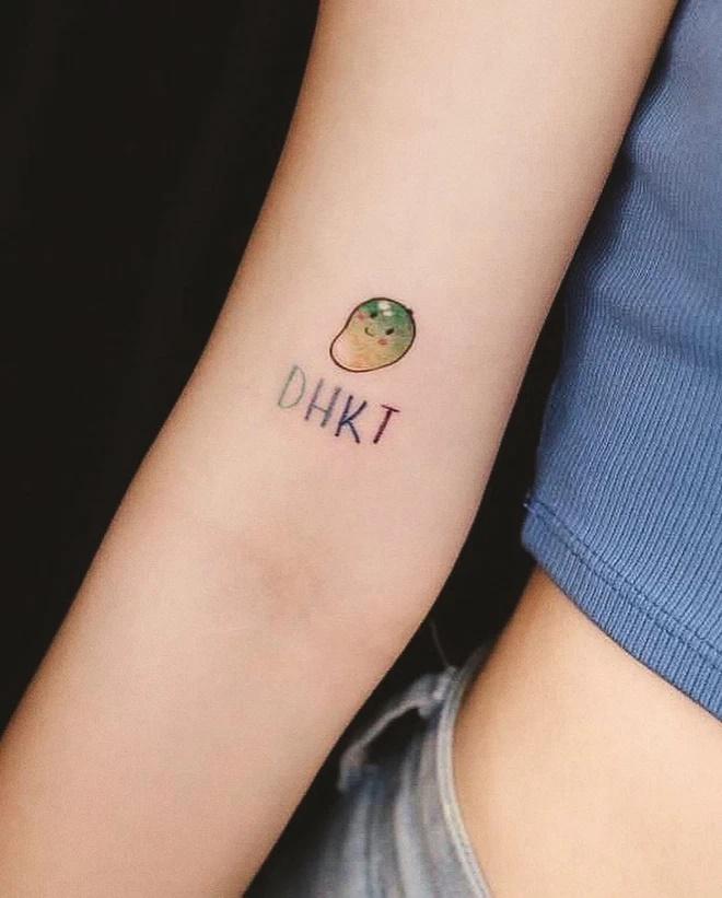 Khai phá hình xăm mới trên người vợ thiếu gia làng Youtuber-3