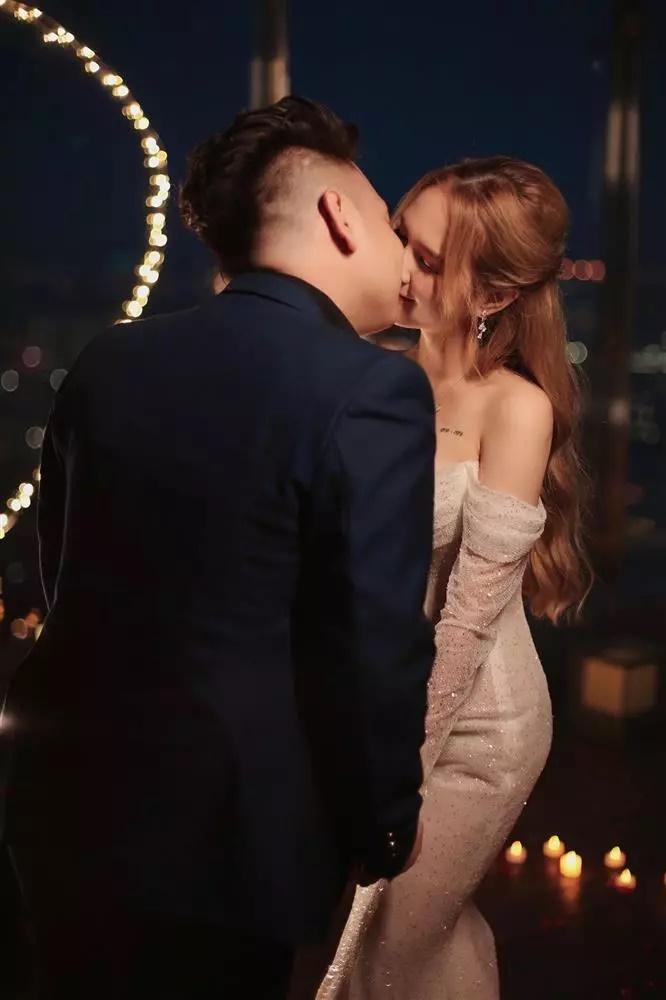 Khai phá hình xăm mới trên người vợ thiếu gia làng Youtuber-5