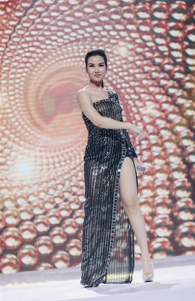 Võ Hạ Trâm hóa trang nữ hoàng mà bị chê giống Lý Mạc Sầu-1