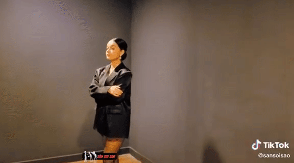 Phạm Quỳnh Anh diện vest rộng vẫn lộ vòng 2 lùm lùm bầu bí-2