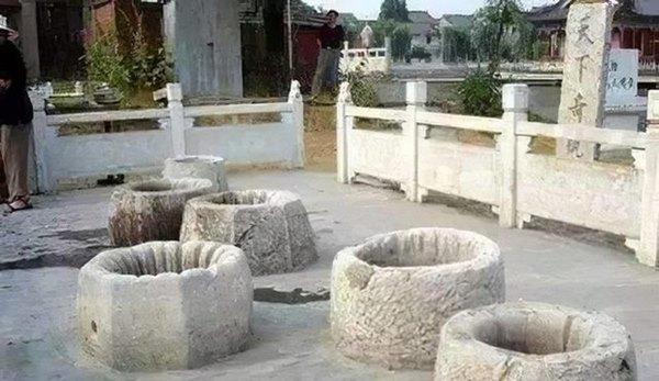 Tử Cấm Thành có 70 giếng nước nhưng không ai dám uống-1