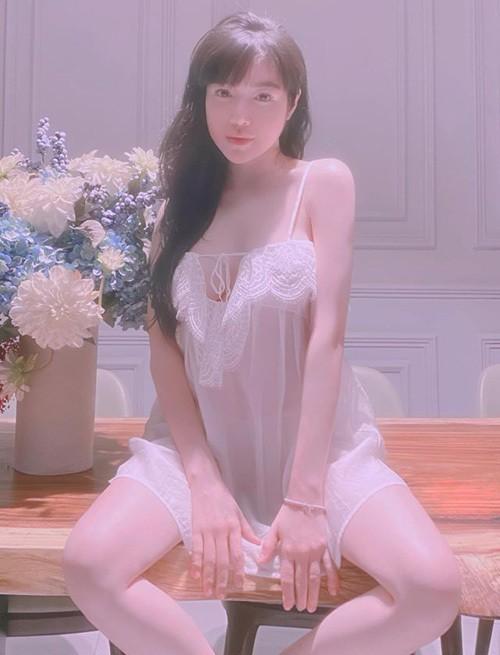 Đồ ngủ sao Việt: Đào Bá Lộc váy ngủ nữ tính hơn cả đồ bộ Ngọc Trinh-3