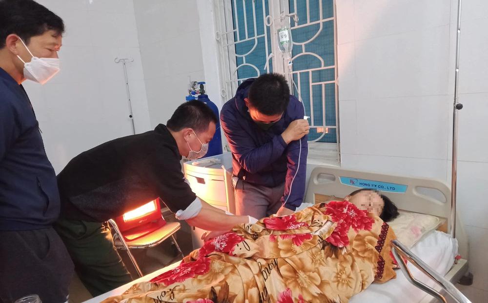 Đi học về thấy bạn ăn lá ngón tự tử, 2 nữ sinh cũng ăn theo-1