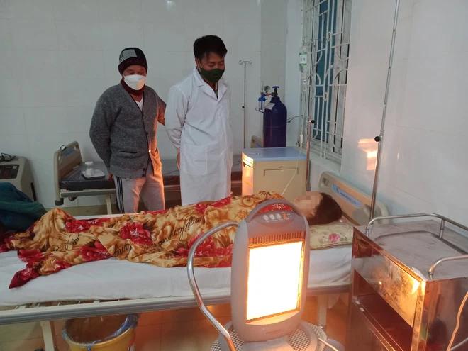 Đi học về thấy bạn ăn lá ngón tự tử, 2 nữ sinh cũng ăn theo-2