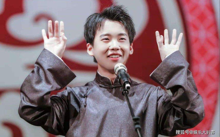 Tiểu Triệu Lệ Dĩnh lộ ảnh hôn trai giữa phố-7