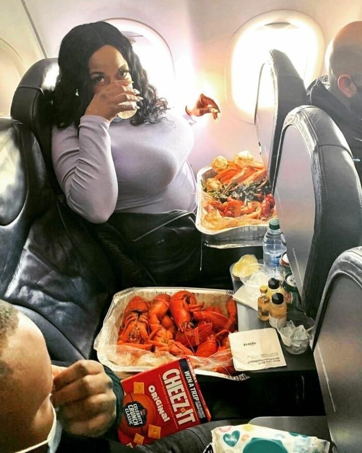 Mắt tròn mắt dẹt những trò kỳ quặc hành khách làm trên máy bay-8