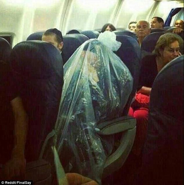 Mắt tròn mắt dẹt những trò kỳ quặc hành khách làm trên máy bay-11