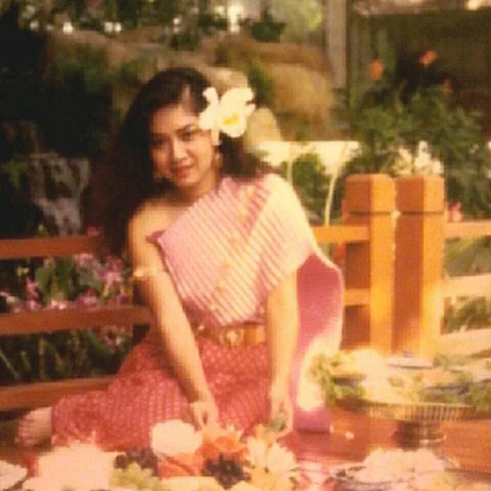 Nhan sắc cực phẩm của mẹ Tangmo Chiếc Lá Cuốn Bay thời trẻ-9