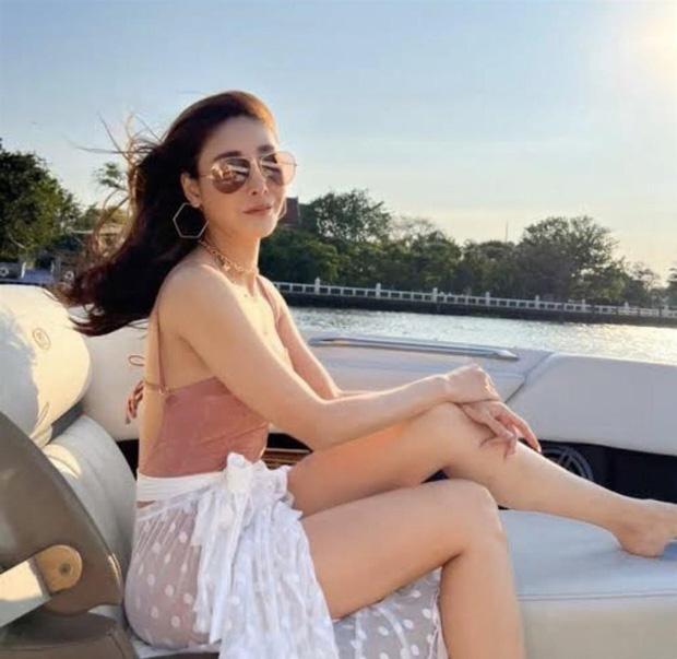 Nhan sắc cực phẩm của mẹ Tangmo Chiếc Lá Cuốn Bay thời trẻ-2