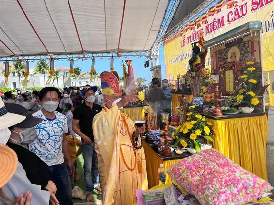 Ngàn người dự lễ cầu siêu cho 17 nạn nhân vụ lật ca nô ở Quảng Nam-1