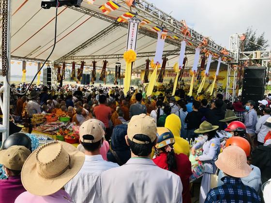 Ngàn người dự lễ cầu siêu cho 17 nạn nhân vụ lật ca nô ở Quảng Nam-3