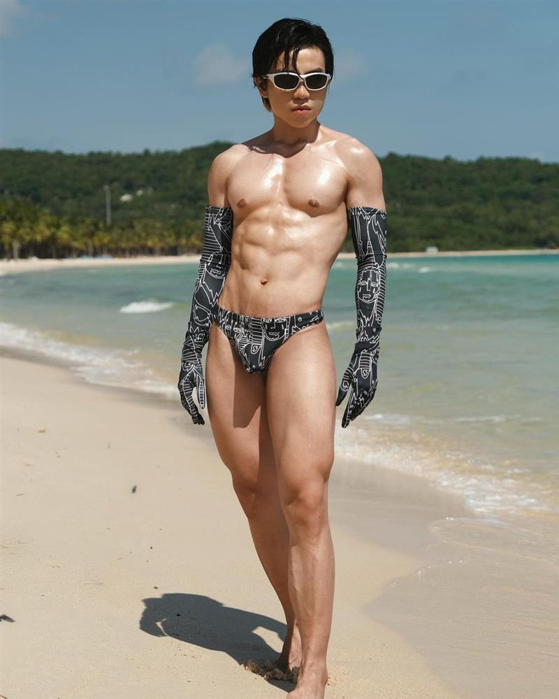 Beauty blogger Call Me Duy mặc đầm dạ hội ăn mừng khỏi Covid-19-1