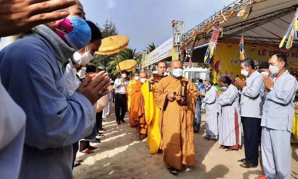 Ngàn người dự lễ cầu siêu cho 17 nạn nhân vụ lật ca nô ở Quảng Nam-6