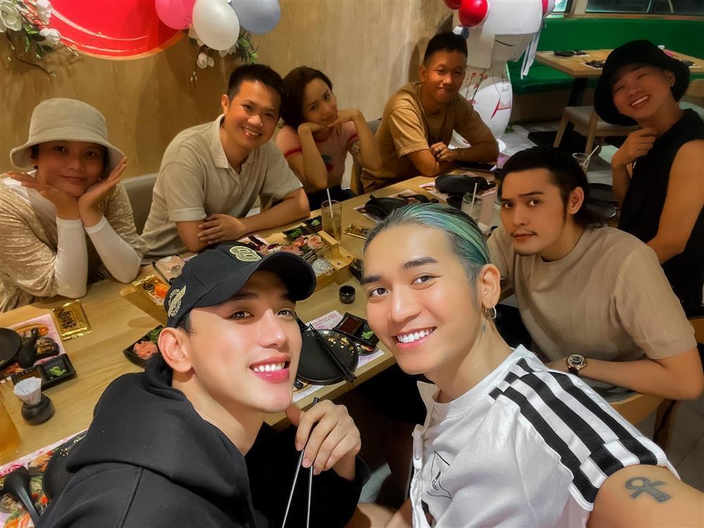 Nữ diễn viên Vbiz ngã đập đầu sàn nhà, suýt văng ra đường-8