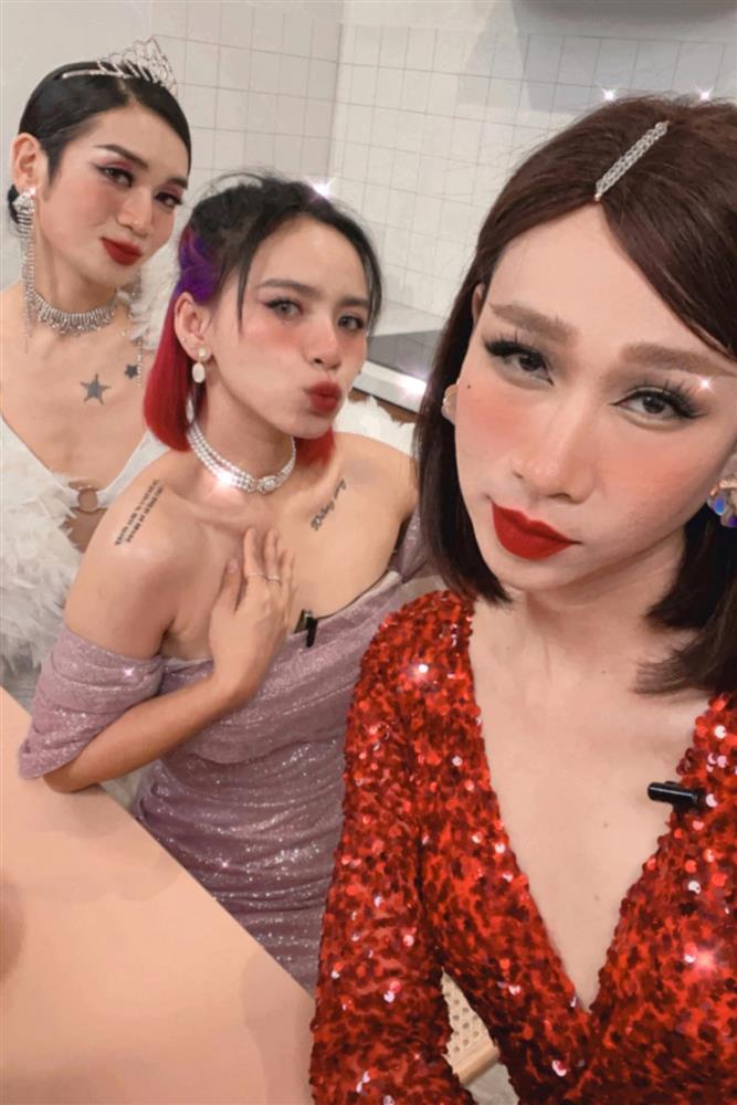 Nữ diễn viên Vbiz ngã đập đầu sàn nhà, suýt văng ra đường-9