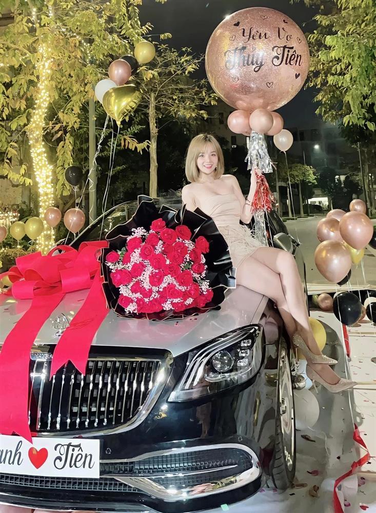 Giám đốc mua Mercedes tặng vợ 8/3, chi hơn 100 triệu decor-1