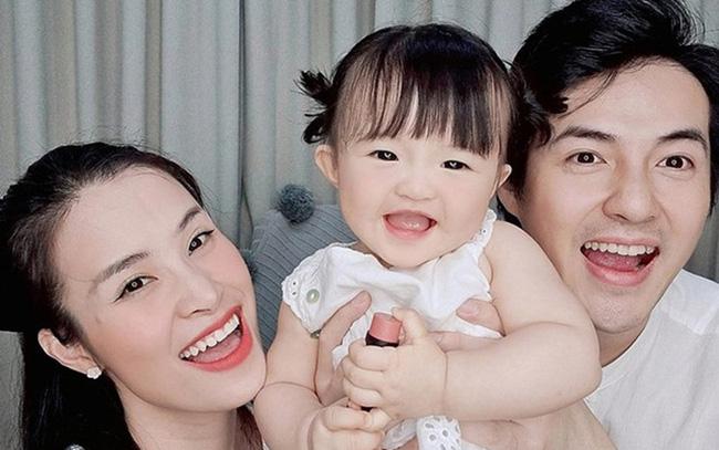 Đông Nhi dạy con gái nói, vừa cất tiếng đã khiến bố xúc động-2