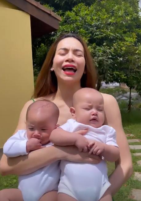 Hồ Ngọc Hà bế con: Leon quạu, Lisa hợp tác, Subeo chững chạc-9