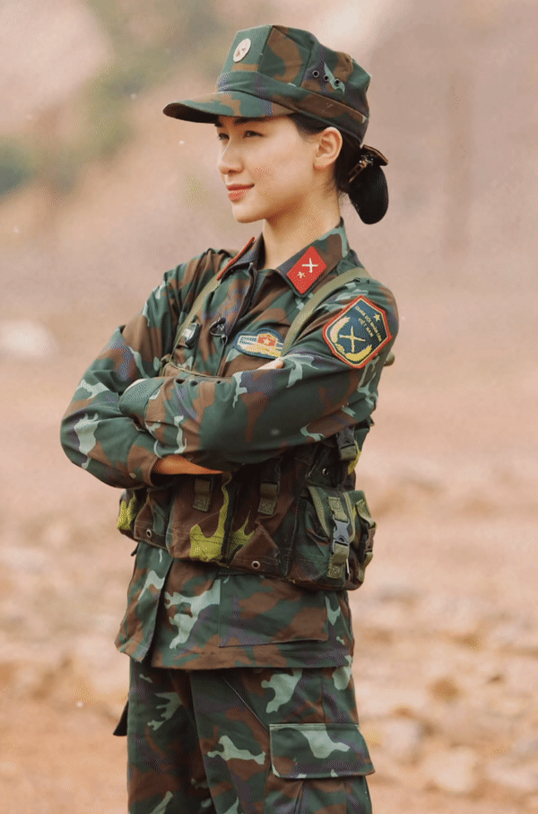 Hòa Minzy bị mỉa mặc quân phục làm màu, dám ra trận không?-3